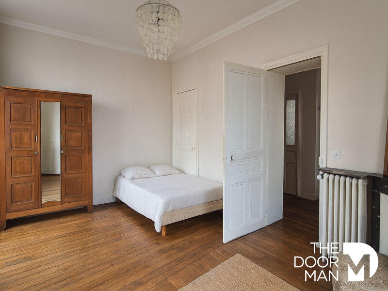 Demeure - 250 m² - 8 pièces