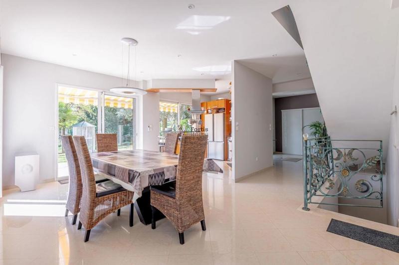 Maison - 231 m² - 5 pièces