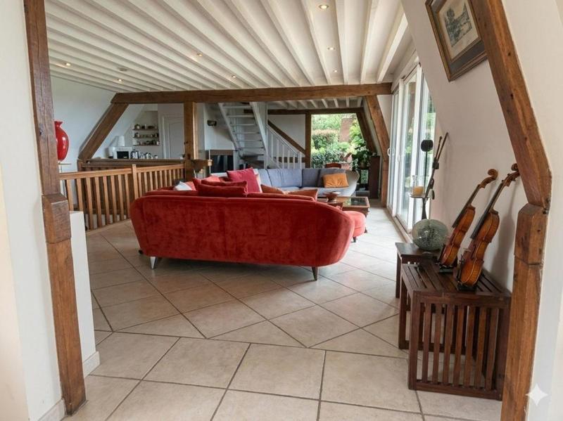 Maison - 285 m² - 9 pièces