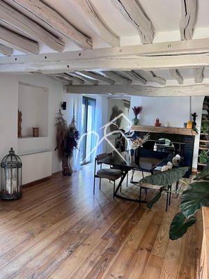 Maison - 300 m² - 8 pièces