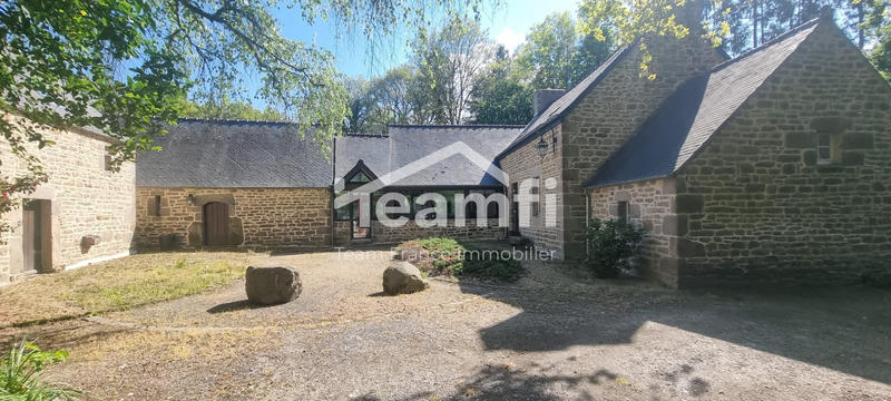 Maison - 230 m² - 8 pièces