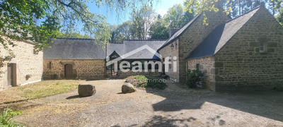 Maison - 230 m² - 8 pièces