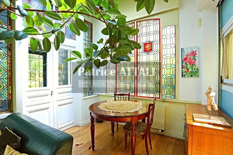 Maison - 420 m² - 12 pièces