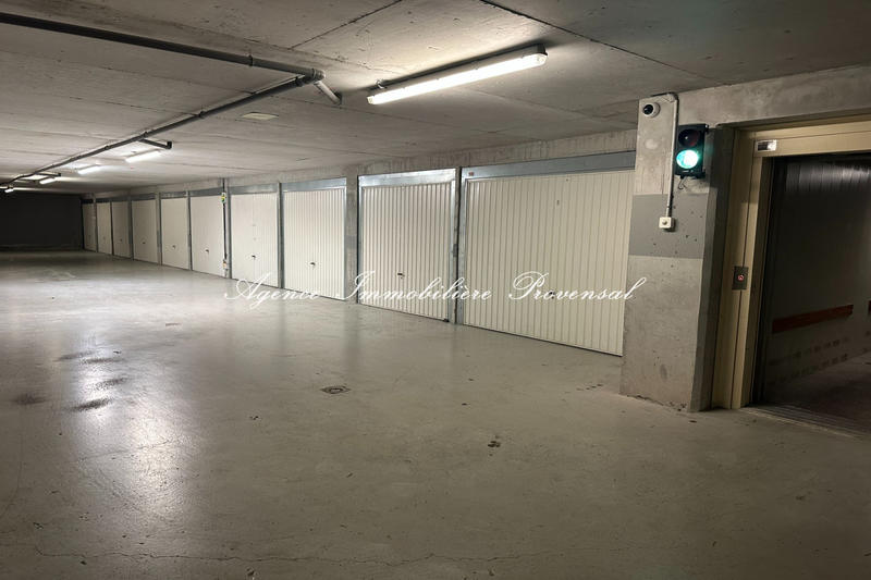 Parking / Garage - 12 m²