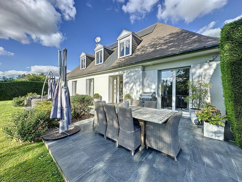 Maison - 212 m² - 7 pièces