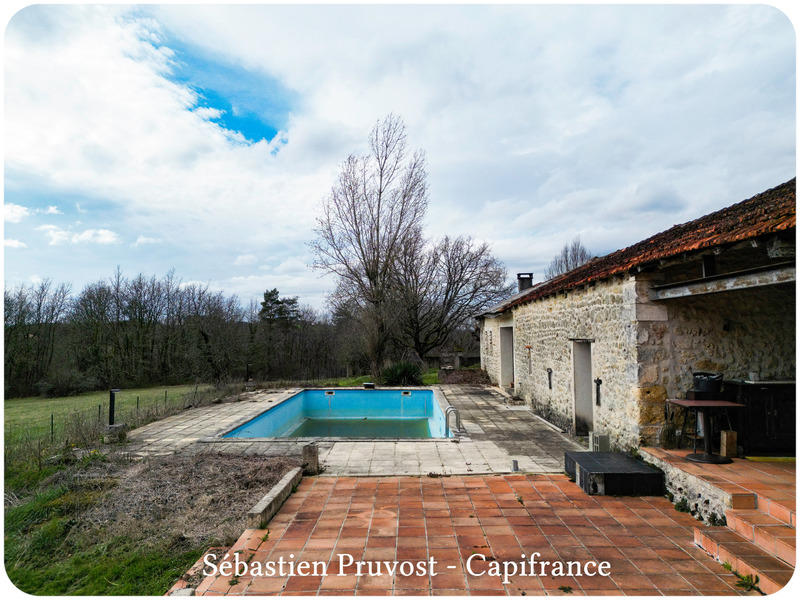 Propriété - 145 m² - 10 pièces