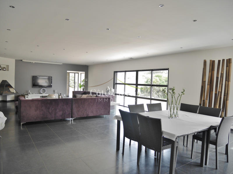 Villa - 210 m² - 6 pièces