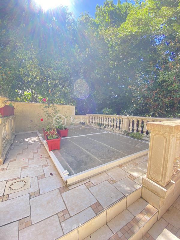 Maison traditionnelle - 180 m² - 5 pièces