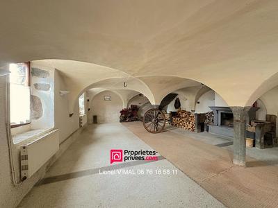 Maison - 300 m² - 6 pièces