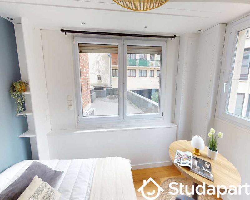 Chambre - 150 m² - 1 pièce