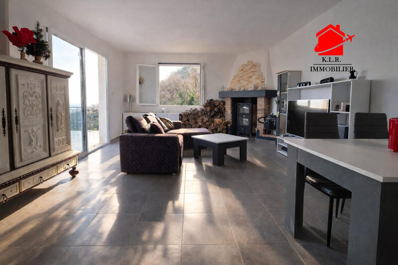 Maison - 201 m² - 8 pièces