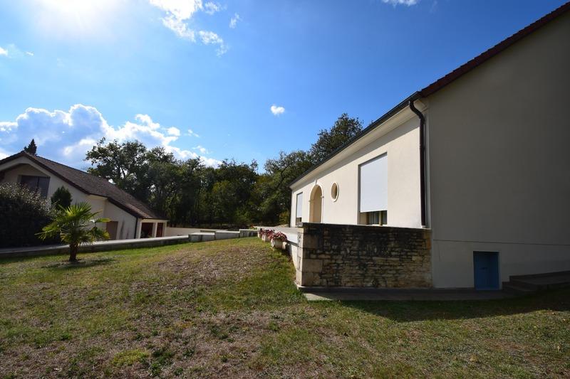 Propriété - 240 m² - 6 pièces