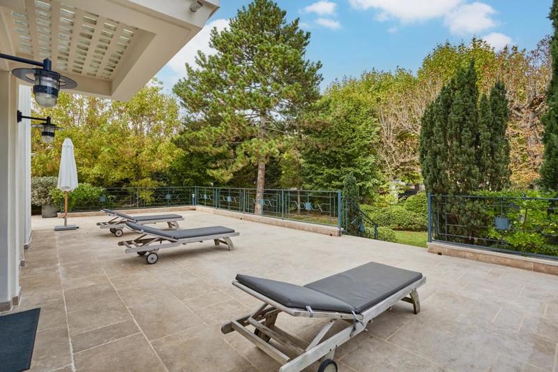 Maison - 400 m² - 10 pièces