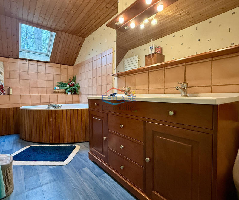 Maison - 204 m² - 7 pièces