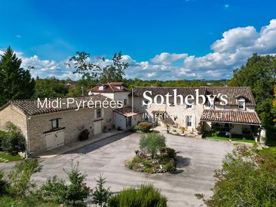 Maison - 387 m² - 11 pièces