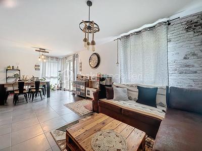 Maison - 8 947 m² - 4 pièces