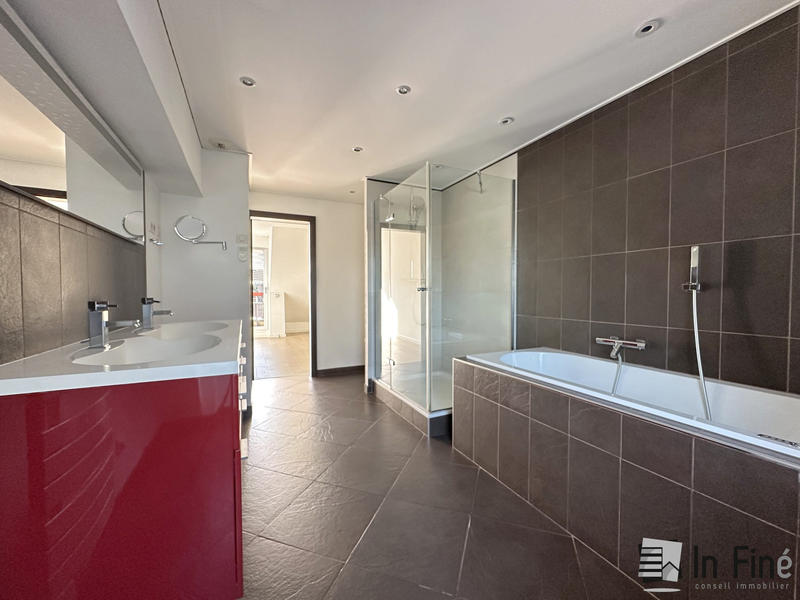 Appartement - 155 m² - 6 pièces