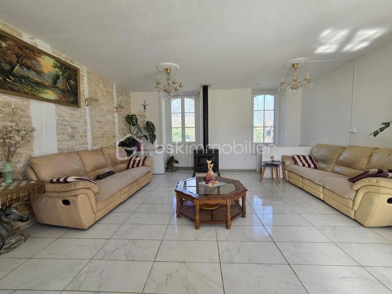 Propriété - 245 m² - 7 pièces