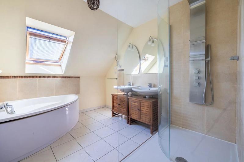 Maison - 195 m² - 6 pièces