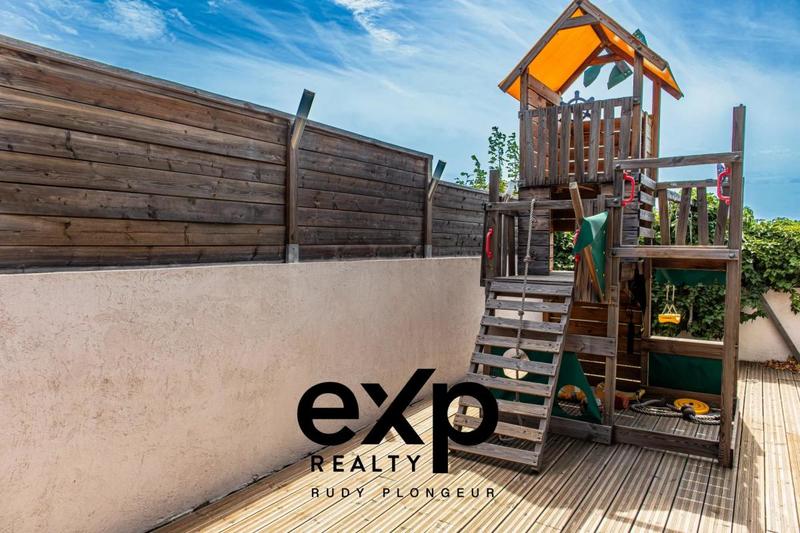 Propriété - 285 m² - 9 pièces