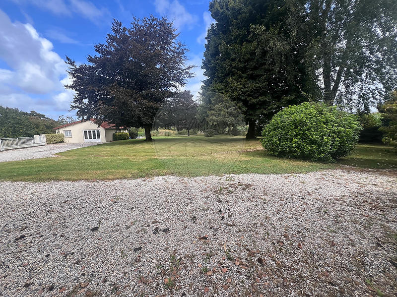 Maison - 300 m² - 11 pièces