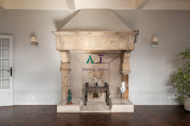 Maison - 465 m² - 9 pièces