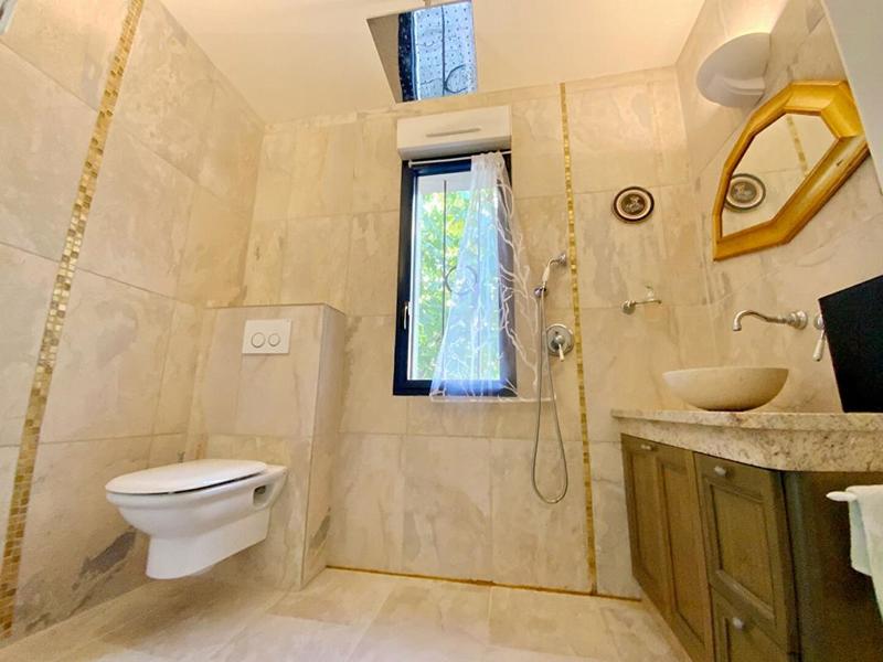 Maison - 200 m² - 6 pièces