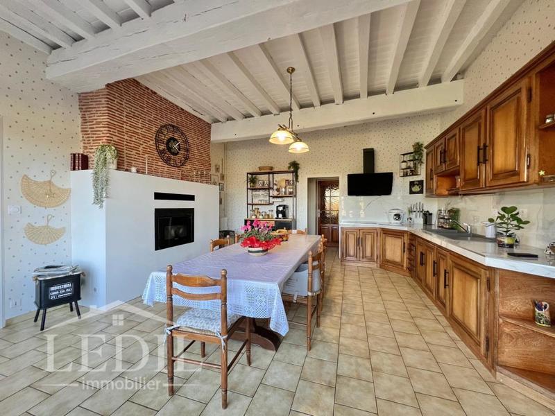 Maison - 300 m² - 5 pièces