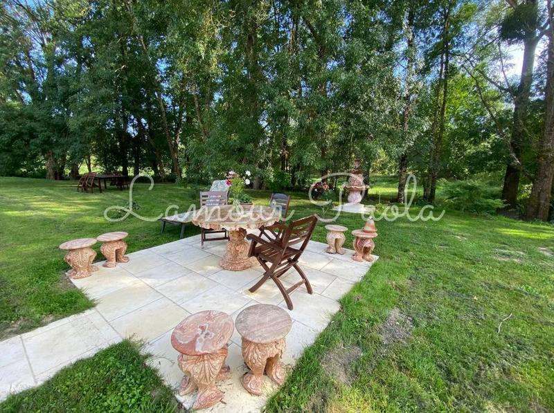 Maison - 369 m² - 10 pièces