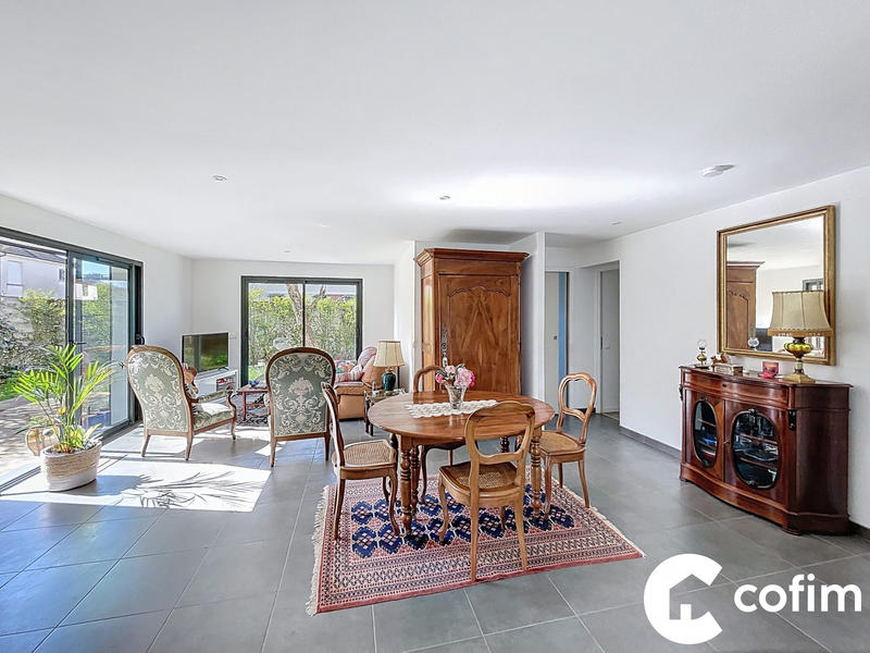 Appartement - 92 m² - 4 pièces