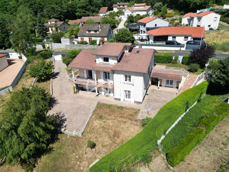 Villa - 192 m² - 8 pièces