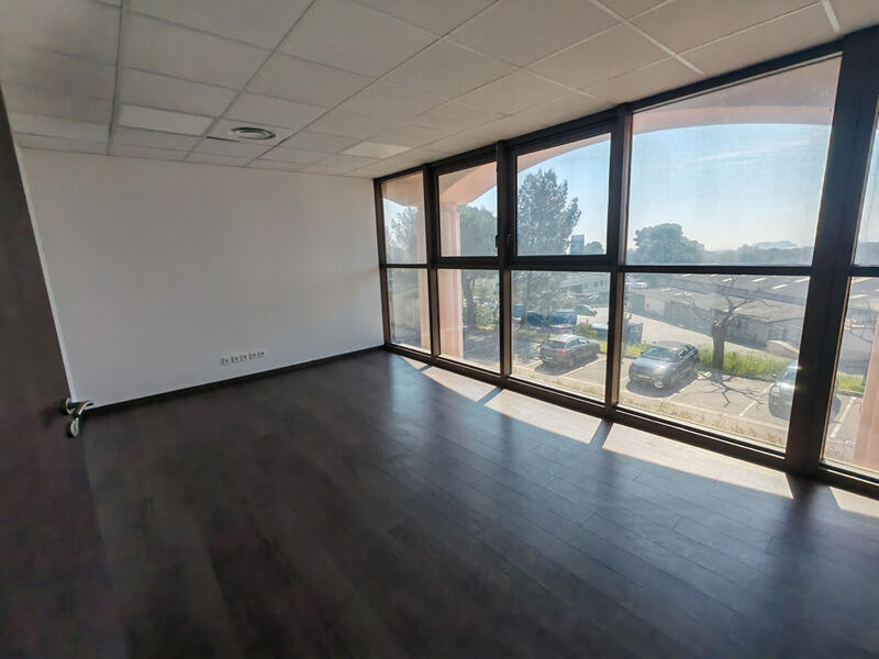 Bureau - 239 m²