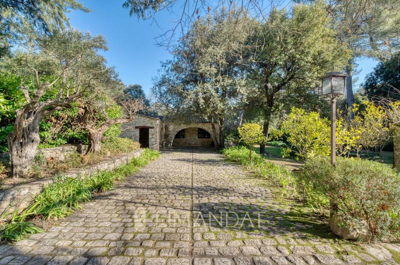 Villa - 460 m² - 9 pièces