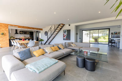 Maison - 345 m² - 10 pièces