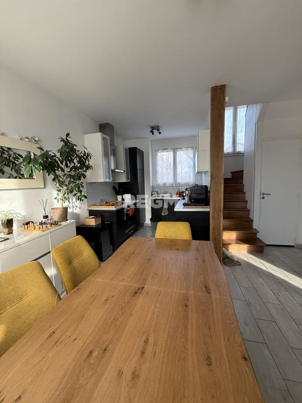 Maison - 90 m² - 5 pièces