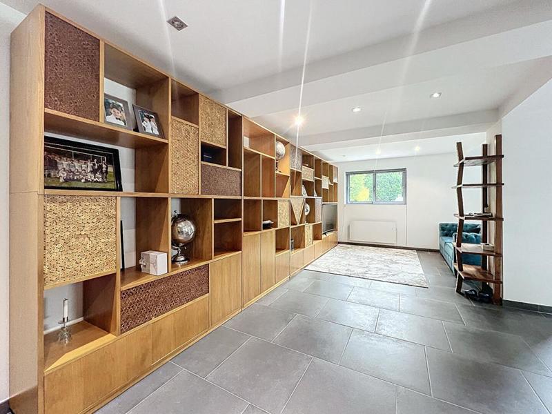 Maison - 331 m² - 7 pièces