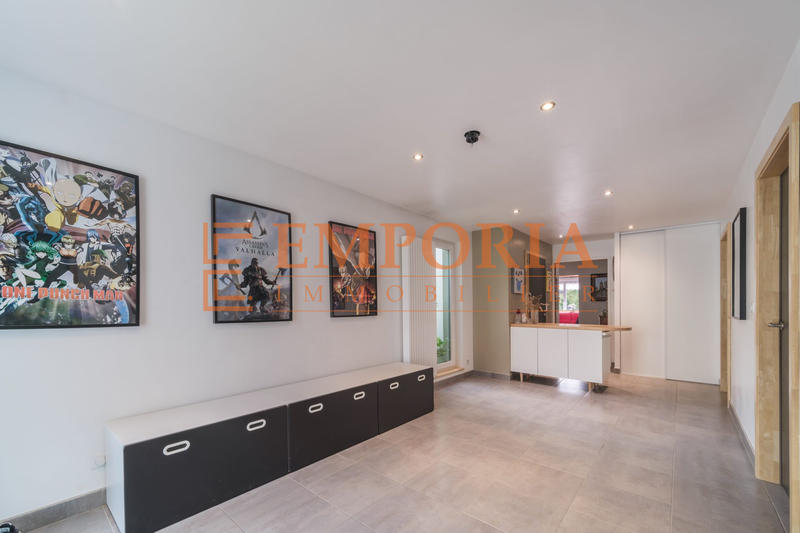 Maison - 180 m² - 8 pièces