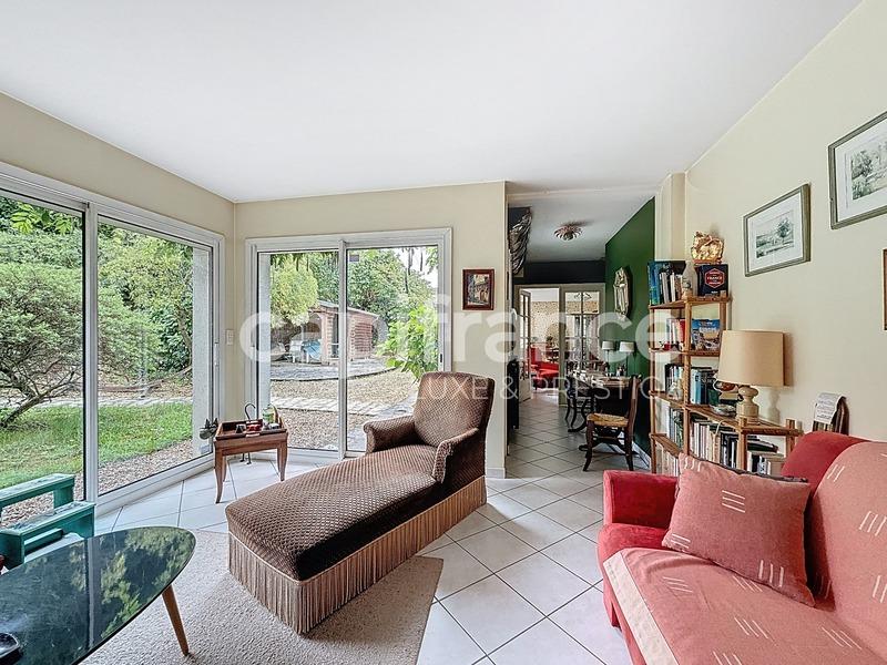 Maison - 305 m² - 9 pièces