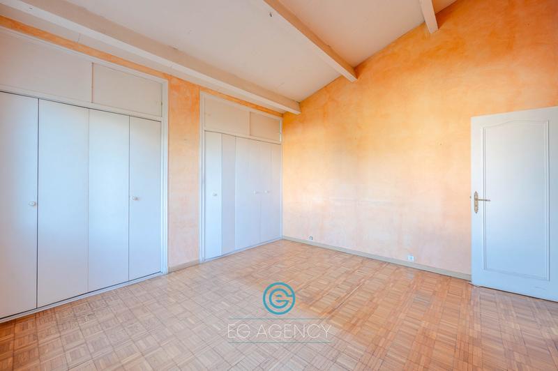Maison - 200 m² - 6 pièces