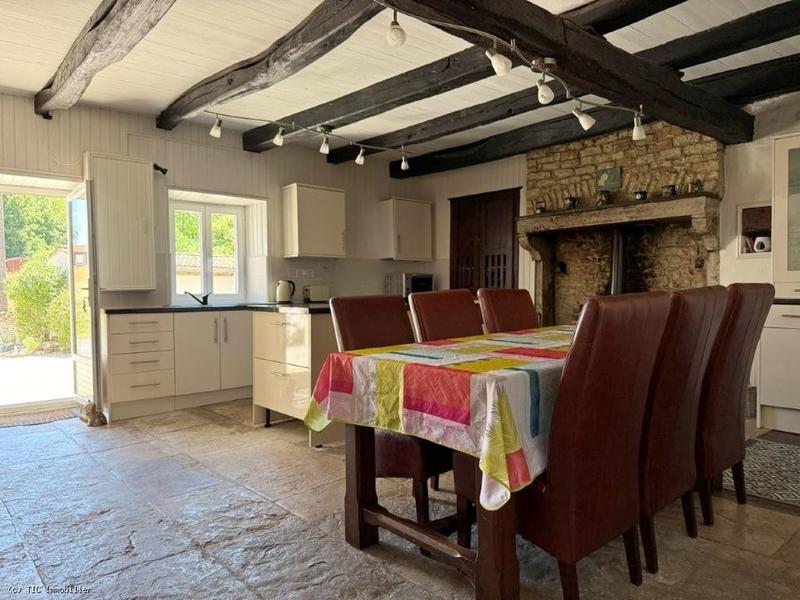 Maison - 240 m² - 9 pièces