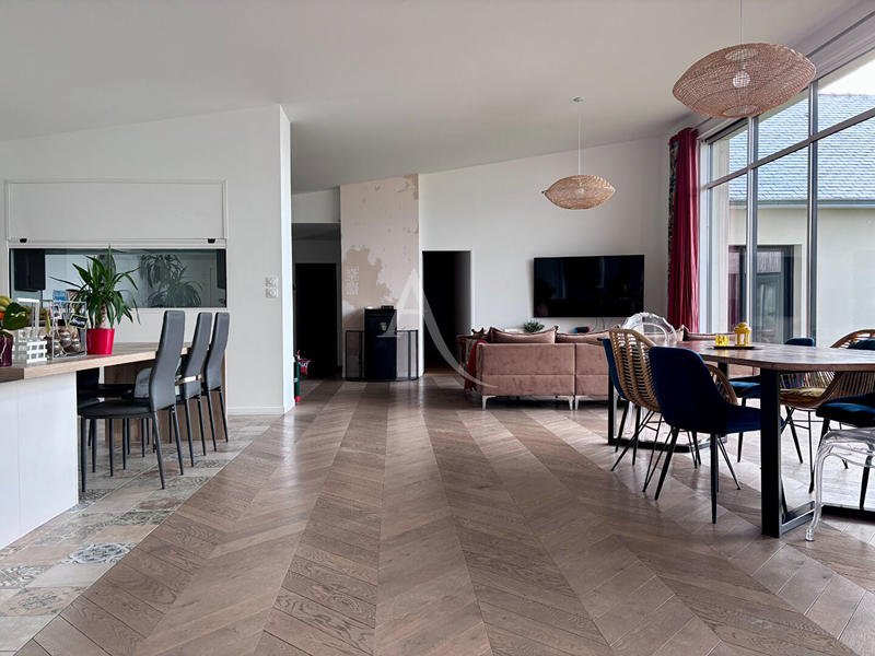 Maison - 252 m² - 7 pièces