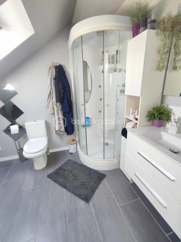 Maison traditionnelle - 135 m² - 8 pièces