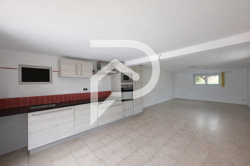 Maison - 224 m² - 7 pièces