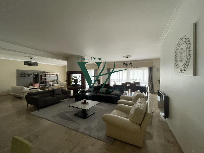 Villa - 302 m² - 10 pièces