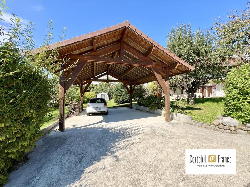 Maison - 270 m² - 5 pièces