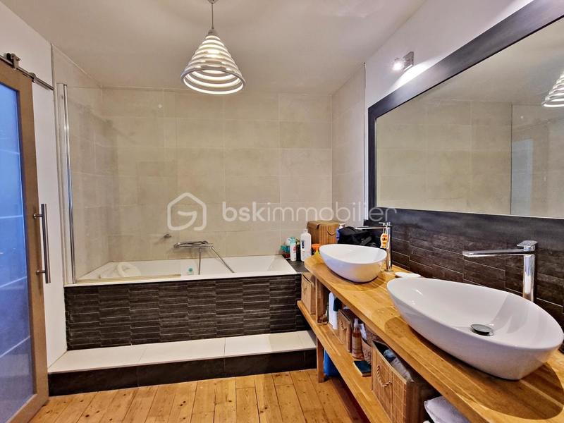 Corps de ferme - 215 m² - 5 pièces