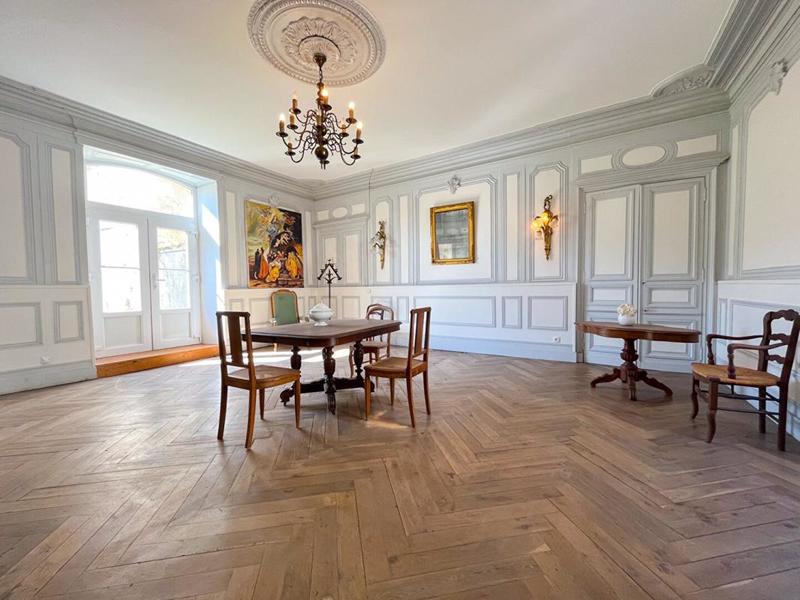 Maison - 250 m² - 7 pièces