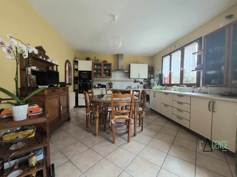 Maison traditionnelle - 287 m² - 9 pièces