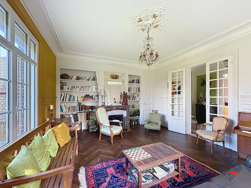 Maison - 240 m² - 10 pièces