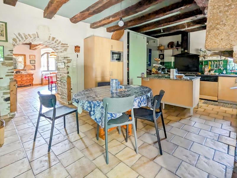 Maison - 253 m² - 8 pièces